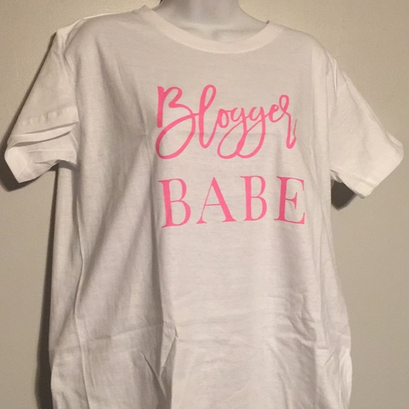 Blogger Babe T-SHIRT - Picture 2 of 3